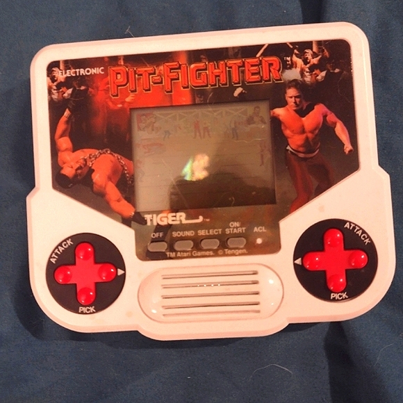 Vintage 1988 Tiger Electronics Pit Fighter Handheld Digital Game - Picture 1 of 7